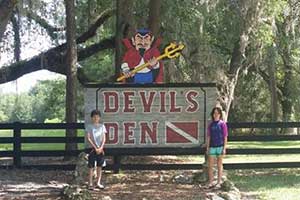 Devil's Den Springs - Snorkeling and Diving in a Cave!