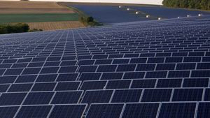 Florida AG in court to keep solar amendment off 2016 ballot
